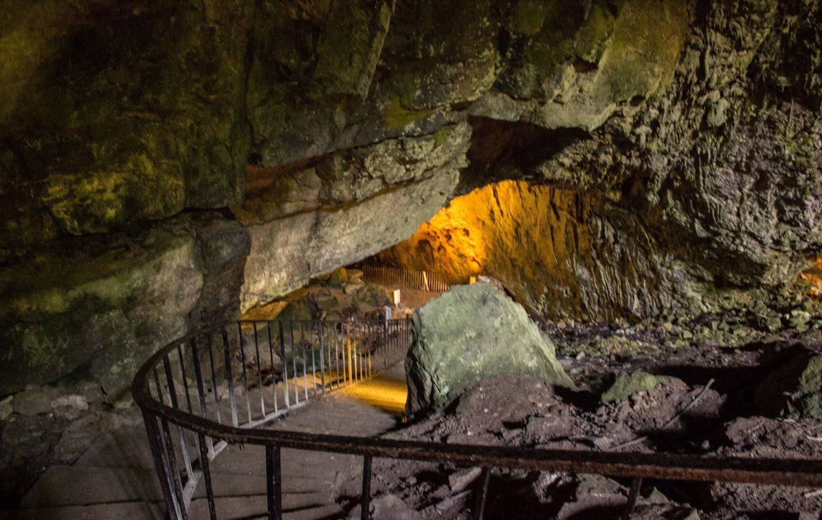 Le Dunmore Cave