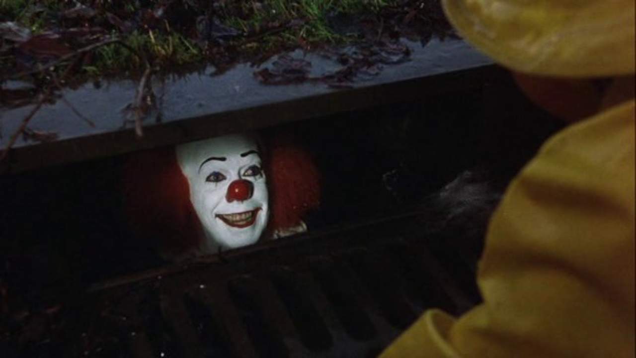 Tim Curry è Pennywise nella miniserie tv It